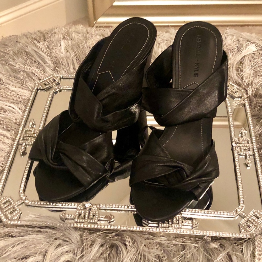 Kendall + Kylie Black Demi Leather Sandals